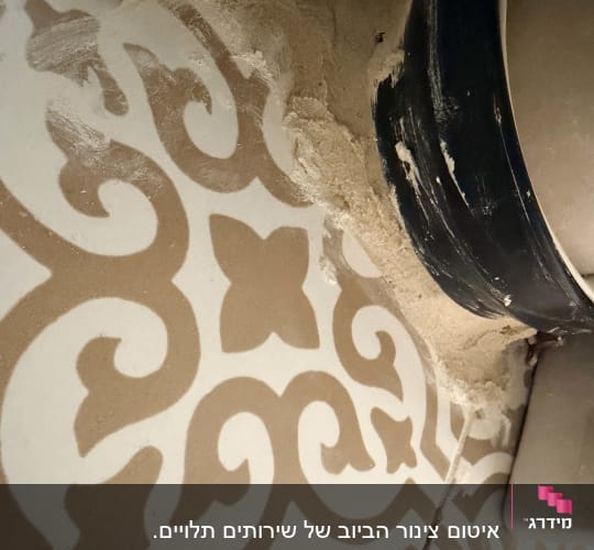 תמונה של צינור ותיקון ריצוף